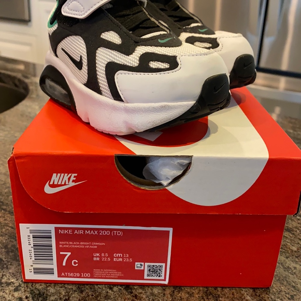 KIDS NIKES